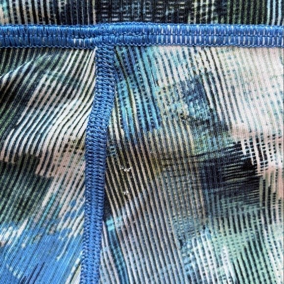 Lululemon Cropped Leggings Geometric Striped Multi Color - Picture 9 of 9